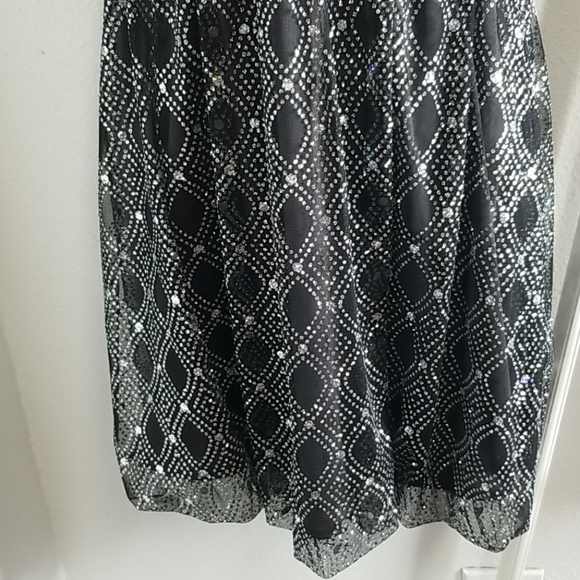 Dress - Picture 7 of 7